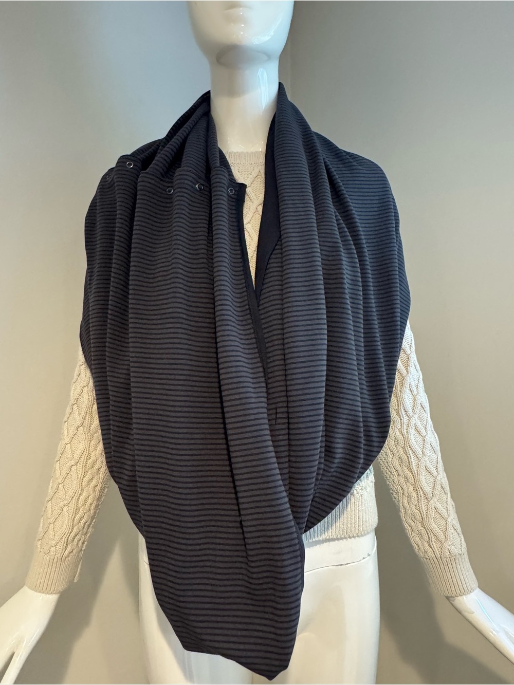 Lululemon Vinyasa Scarf Black Reversible Snap Infinity Wrap OS